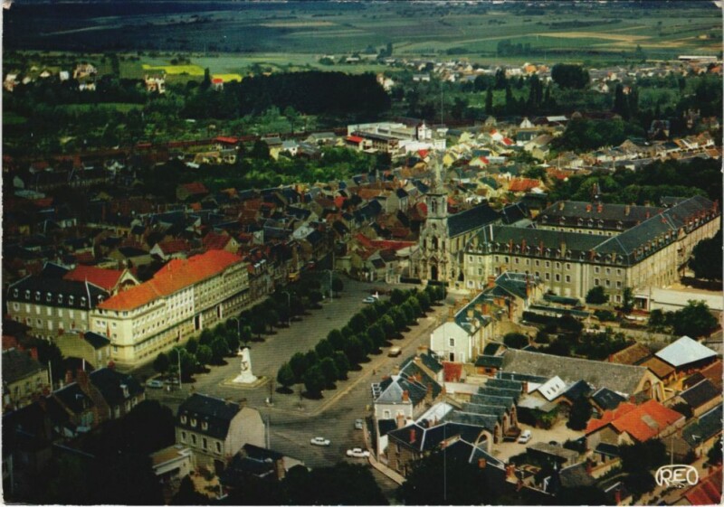 Carte postale ancienne Issoudun Vue Aerienne France à Issoudun