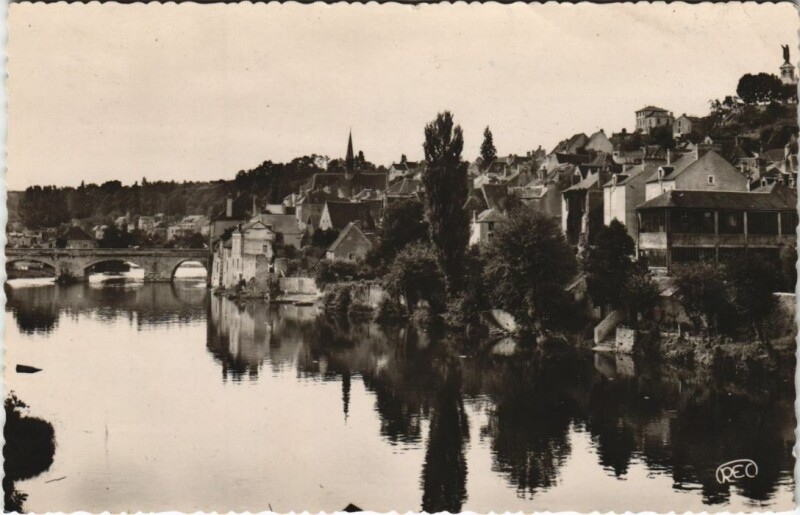 Carte postale ancienne Argenton s Creuse Le Vieux Pont France