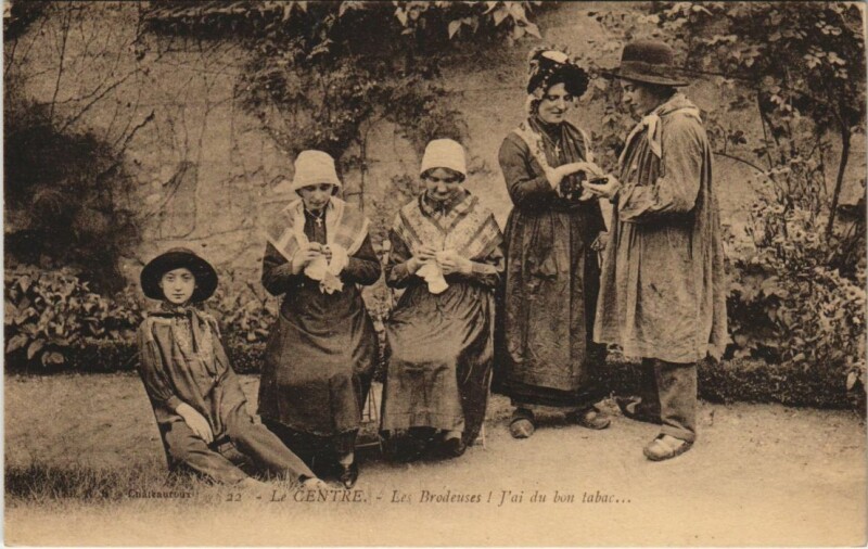 Carte postale ancienne Le Centre Les Brodeuses France