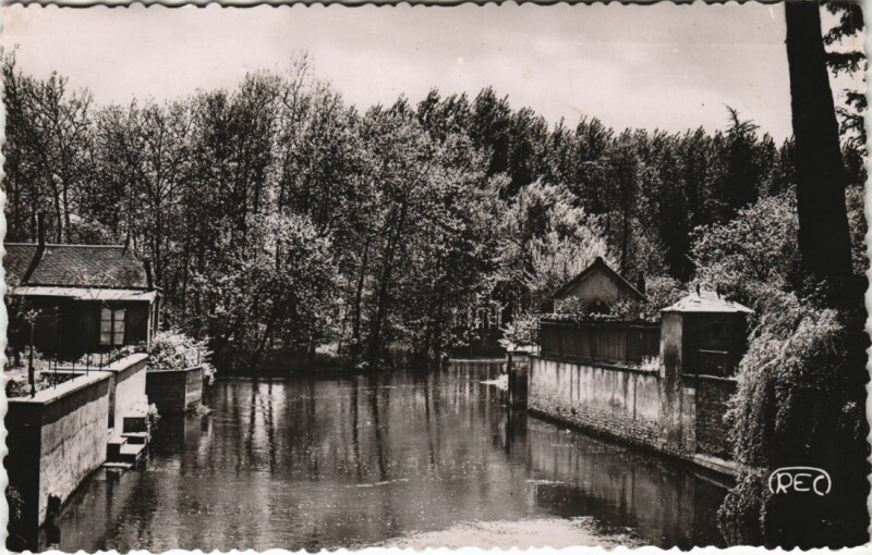 Carte postale ancienne Buzancais Vue sur l'Indre France