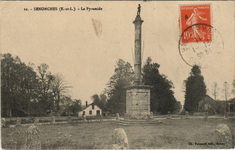 Carte postale ancienne Senonches La Pyramide à Senonches