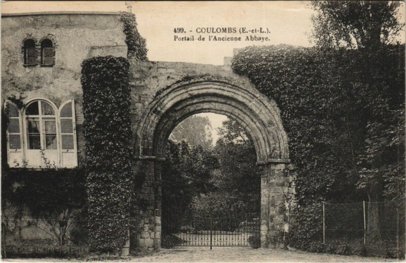 Carte postale ancienne Coulombs Portail de l'Ancienne Abbaye à Coulombs