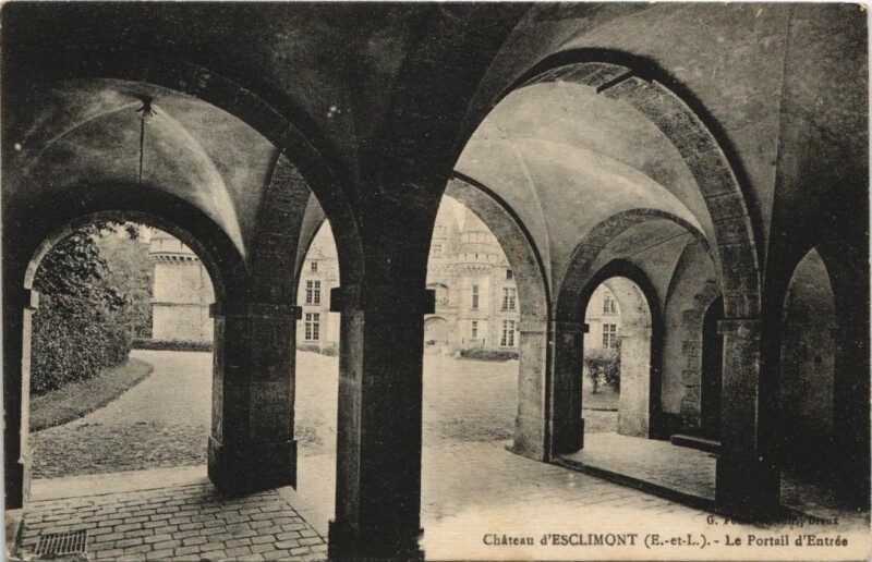 Carte postale ancienne Chateau d'Esclimont - Le Portail d'Entree