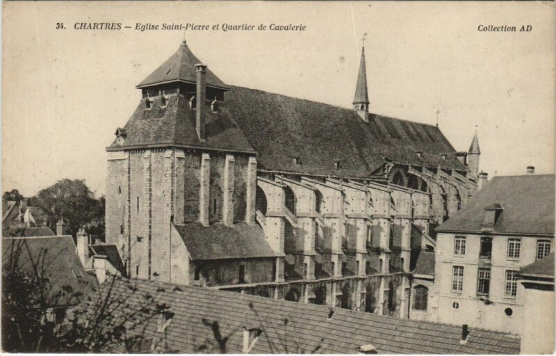 Carte postale ancienne Chartres Eglise Saint-Pierre et Quartier de Cavalerie à Chartres