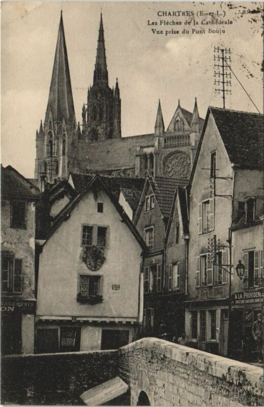 Carte postale ancienne Chartres Les Fleches de la Cathedrale - Vue prise du Pont Bouju à Chartres