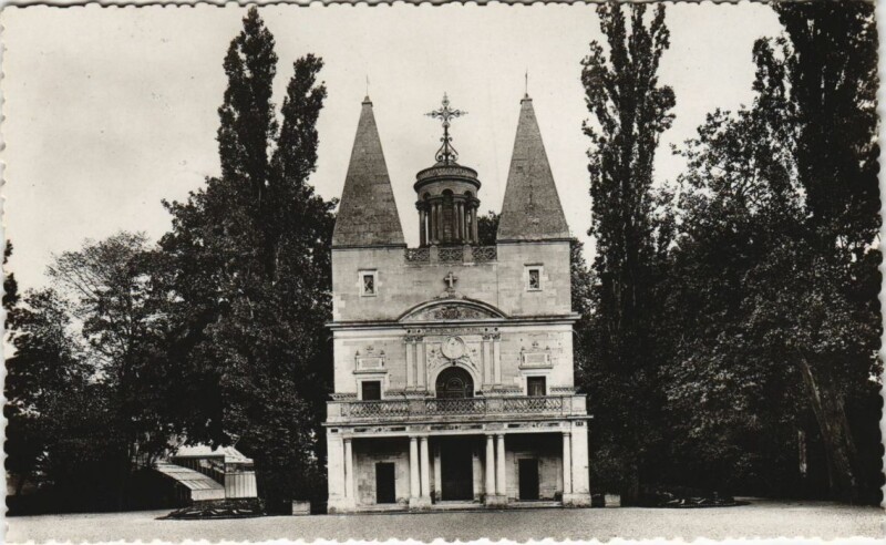 Carte postale ancienne Anet Chapelle du Chateau d'Anet