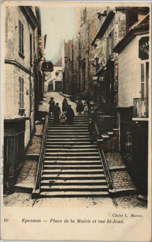 Carte postale ancienne Epernon Place de la Mairie et Rue Saint-Jean