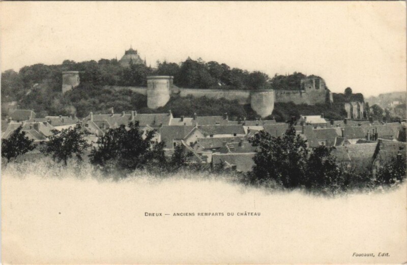 Carte postale ancienne Dreux Anciens Remparts du Chateau à Dreux