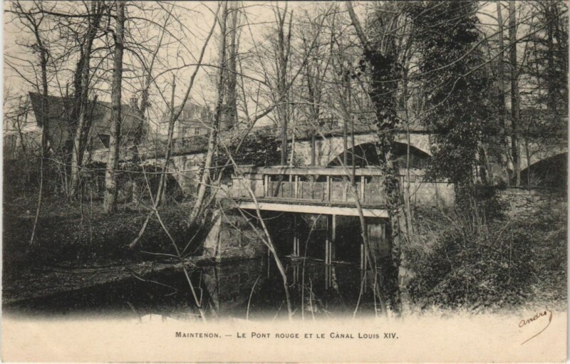 Carte postale ancienne Maintenon Le Pont Rouge et le Canal Louis Xiv. à Maintenon