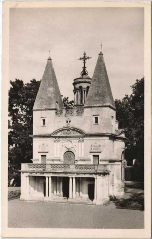 Carte postale ancienne Anet Chapelle du Chateau d'Anet