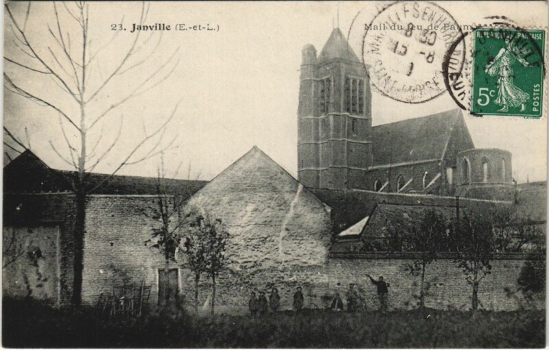 Carte postale ancienne Janville Town Scene