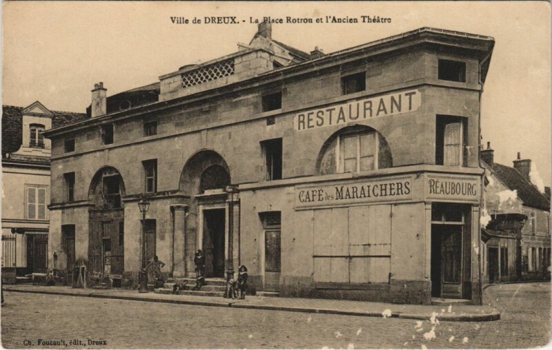 Carte postale ancienne Dreux La Place Rotrou et l'Ancien Theatre à Dreux