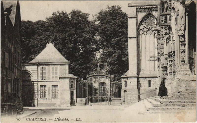 Carte postale ancienne Chartres L'Eveche à Chartres
