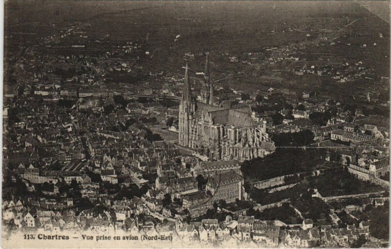 Carte postale ancienne Chartres Vue prise en Avion - Nord-Est à Chartres