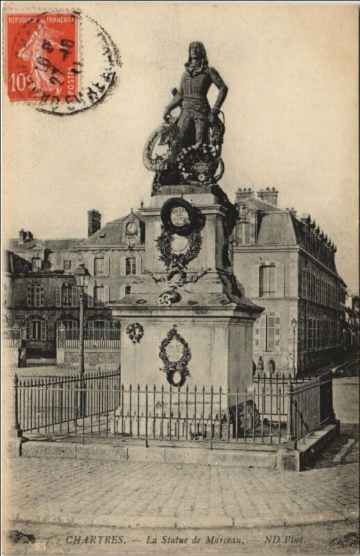 Carte postale ancienne Chartres La Statue de Marceau à Chartres
