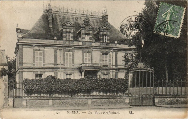 Carte postale ancienne Dreux La Sous-Prefecture à Dreux