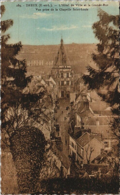 Carte postale ancienne Dreux L'Hotel de Ville et la Grande-Rue à Dreux