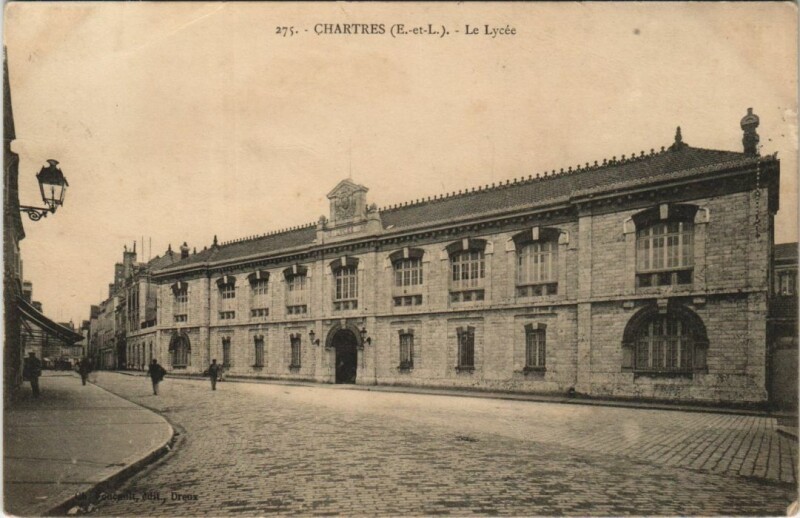 Carte postale ancienne Chartres Le Lycee à Chartres