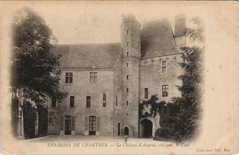 Carte postale ancienne Auneau Le Chateau - Cote Sud - La Cour