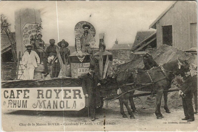 Carte postale ancienne Chartres Char de la Maison Royer France à Chartres
