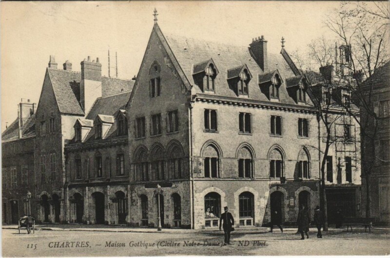 Carte postale ancienne Chartres Maison Gothique France à Chartres