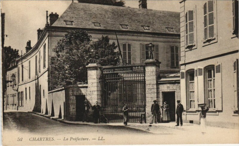 Carte postale ancienne Chartres La Prefecture France à Chartres