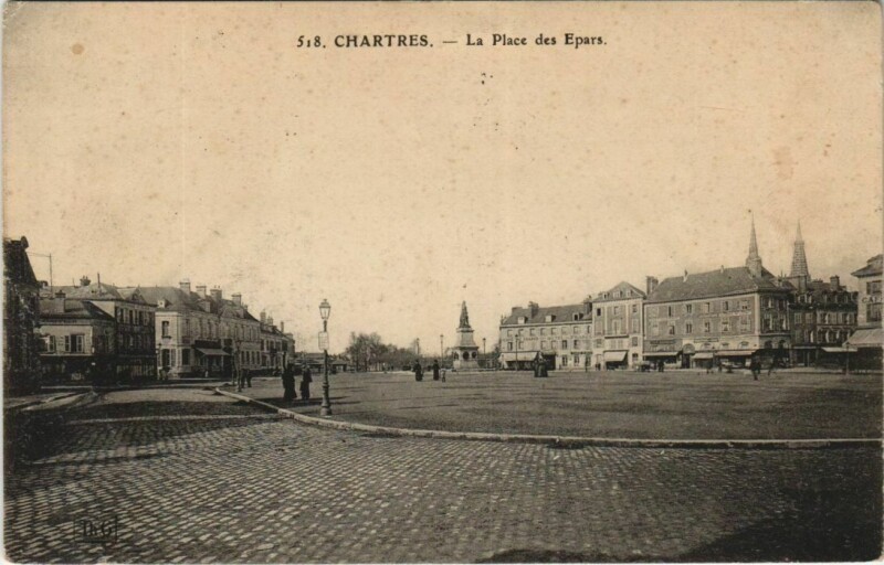 Carte postale ancienne Chartres La Place des Epars France à Chartres