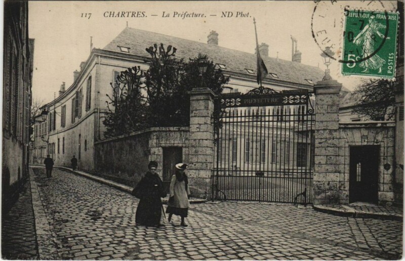 Carte postale ancienne Chartres La Prefecture France à Chartres