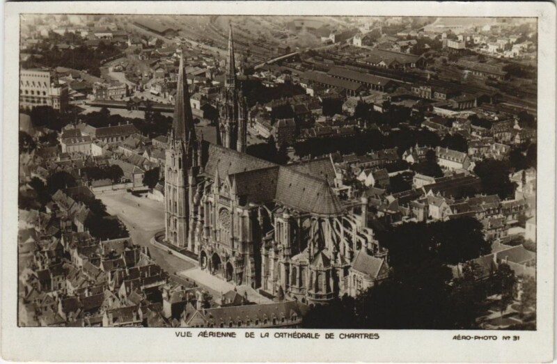 Carte postale ancienne Chartres Vue aerienne de la Cathedrale France à Chartres