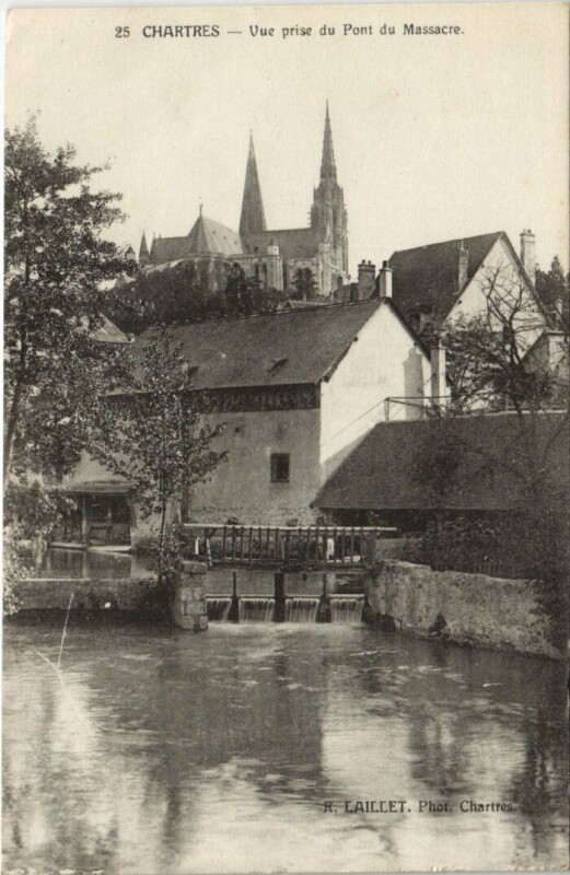 Carte postale ancienne Chartres Vue prise du Pont du Massacre France à Chartres