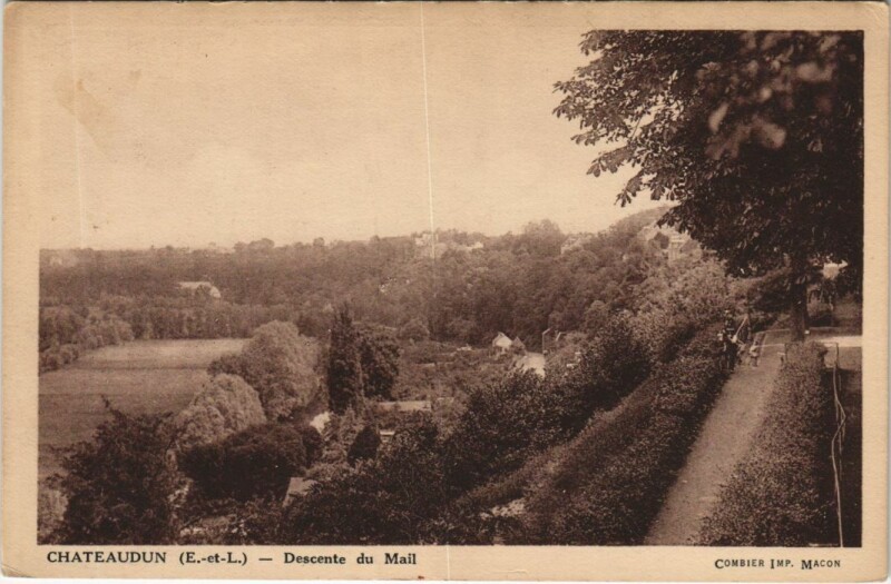 Carte postale ancienne Chateaudun Descente du Mail France