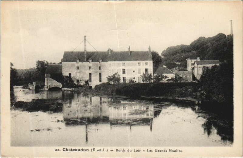 Carte postale ancienne Chateaudun Bords du Loir, Les Grands Moulins France à Oulins