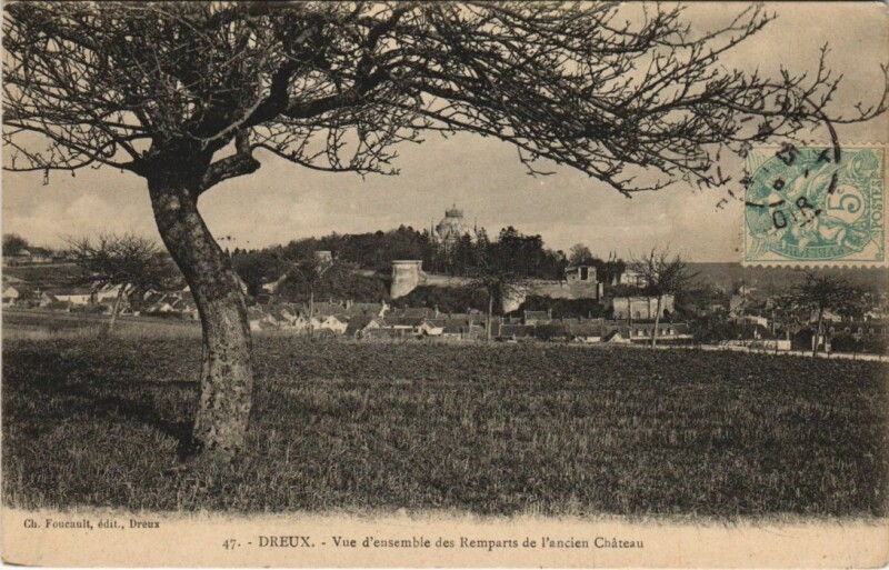 Carte postale ancienne Dreux Vue d'ensemble des Remparts France à Dreux