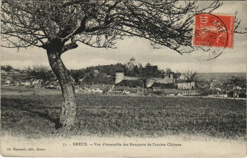 Carte postale ancienne Dreux Vue d'ensemble des Remparts France à Dreux
