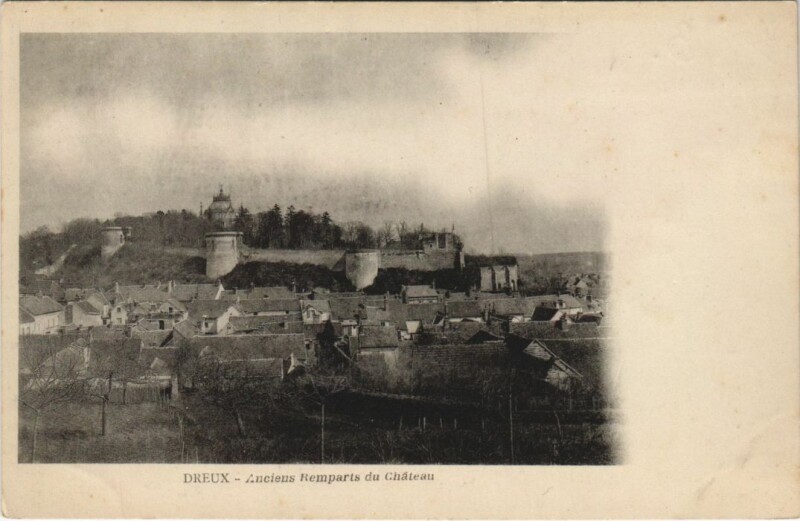 Carte postale ancienne Dreux Anciens Remparts du Chateau France à Dreux
