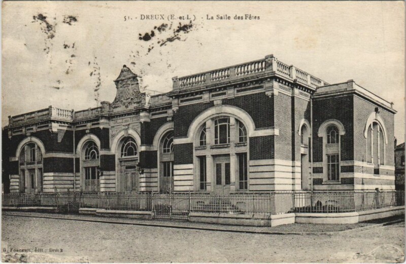Carte postale ancienne Dreux La Salle des Fetes France à Dreux