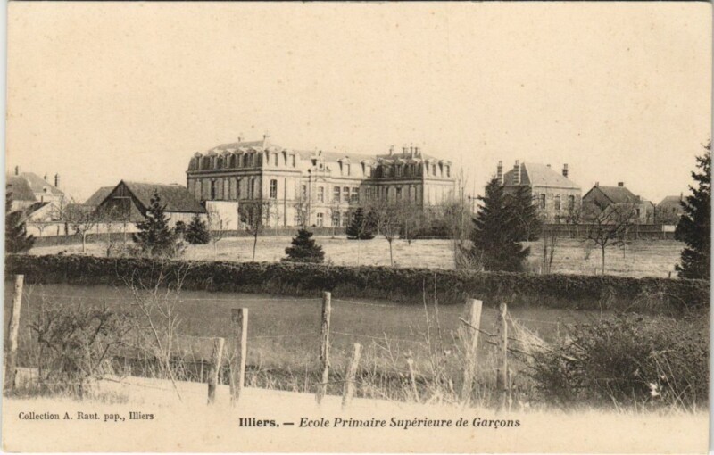Carte postale ancienne Illiers Ecole Primaire Superieure de Garcons France