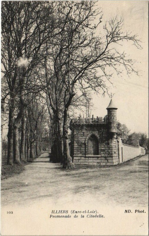 Carte postale ancienne Illiers Promenade de la Citadelle France