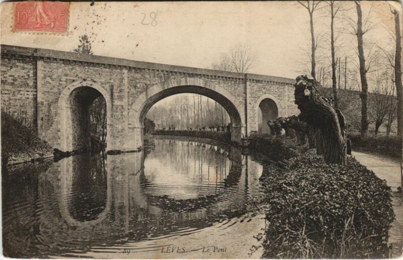 Carte postale ancienne Leves Le Pont France