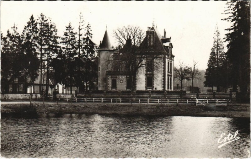 Carte postale ancienne Senonches Le Chateau et l'Etang de Tardais France à Senonches