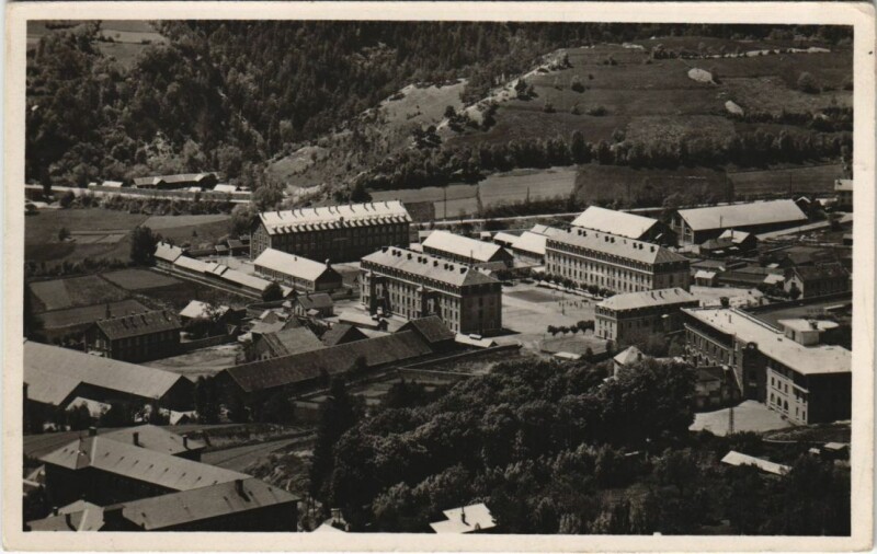 Carte postale ancienne Briancon Les Casernes France