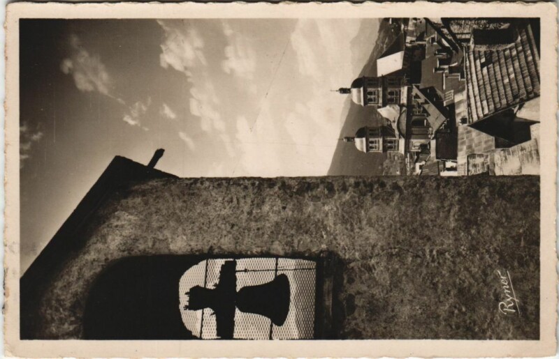 Carte postale ancienne Briancon Vue du Chemin de Ronde et le Tocsin France