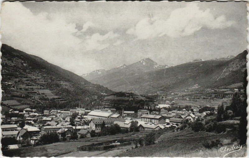 Carte postale ancienne Briancon Les Casernes France