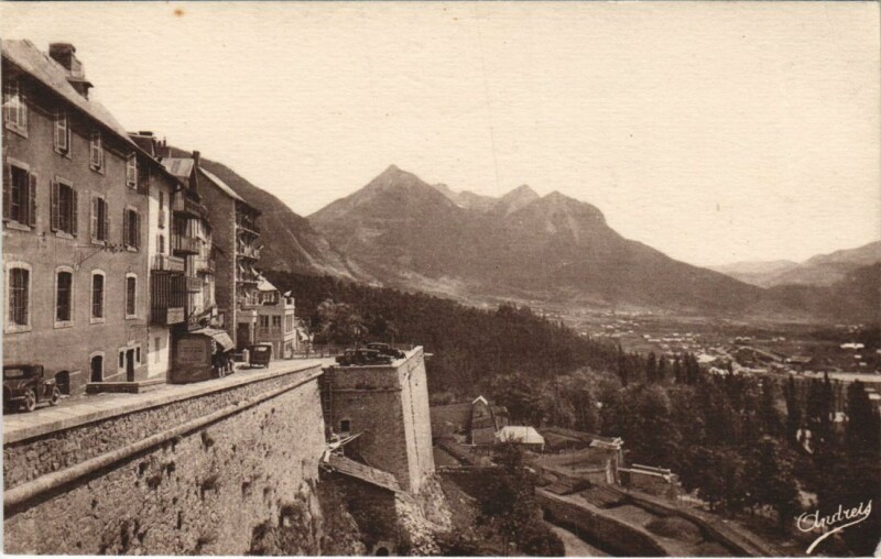 Carte postale ancienne Briancon Le Nouvel Hotel France