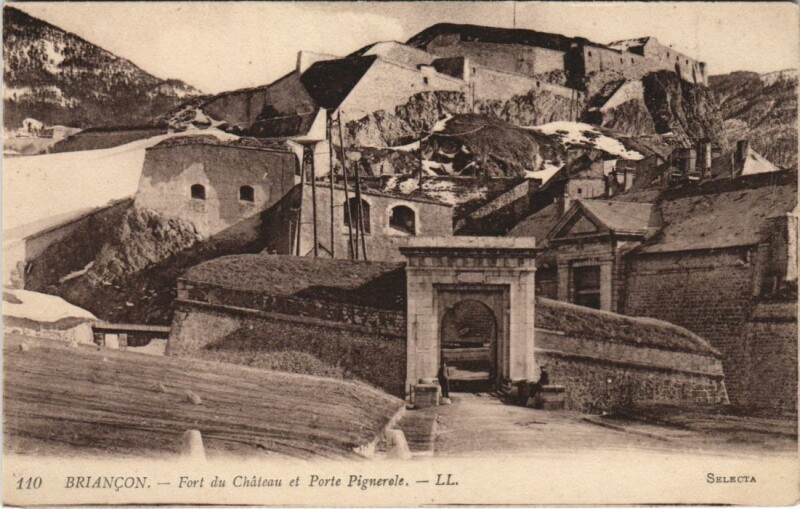 Carte postale ancienne Briancon Fort du Chateau et Porte Pignerole France