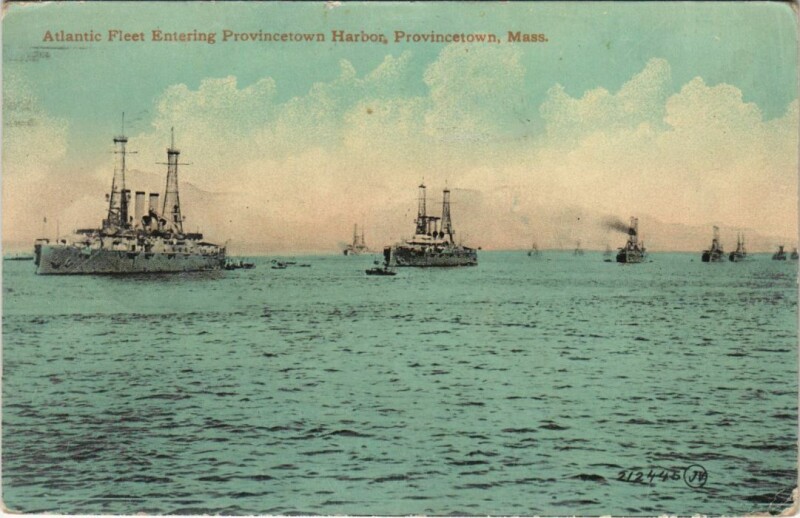 Carte postale ancienne Atlantic Fleet Entering Provincetown Harbour - Usa Ships