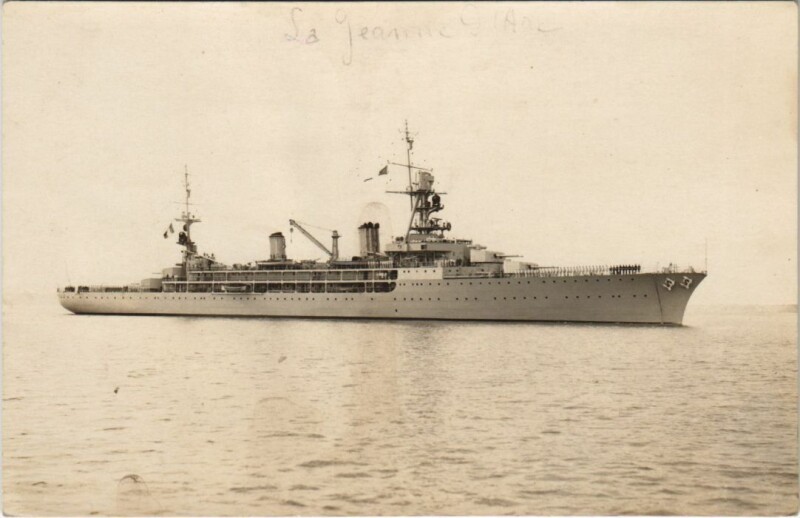 Carte postale ancienne Warship La Jeanne d'Arc Ships