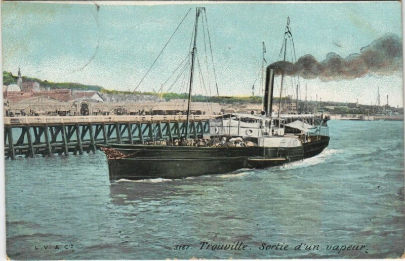 Carte postale ancienne Trouville - Sortie d'un Vapeur Ships