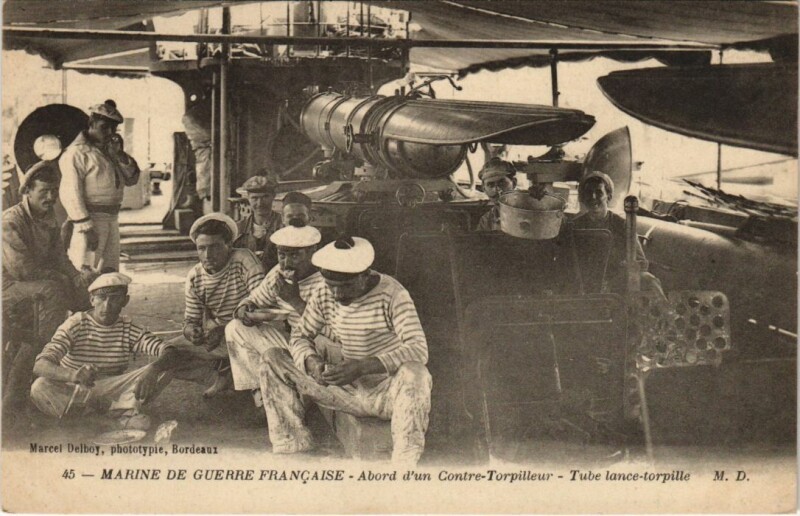 Carte postale ancienne Abord Contre-Torpilleur - Tube Lance-Torpille Ships