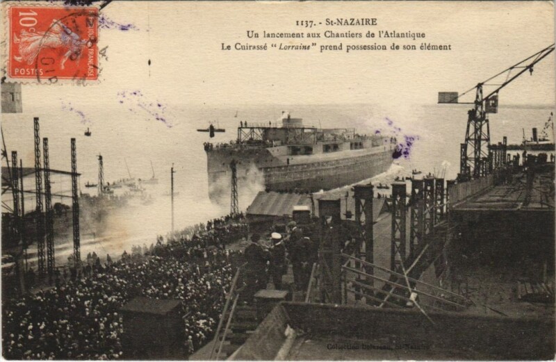 Carte postale ancienne Un Lancement aux Chantiers de l'Atlantique - Lorraine Ships